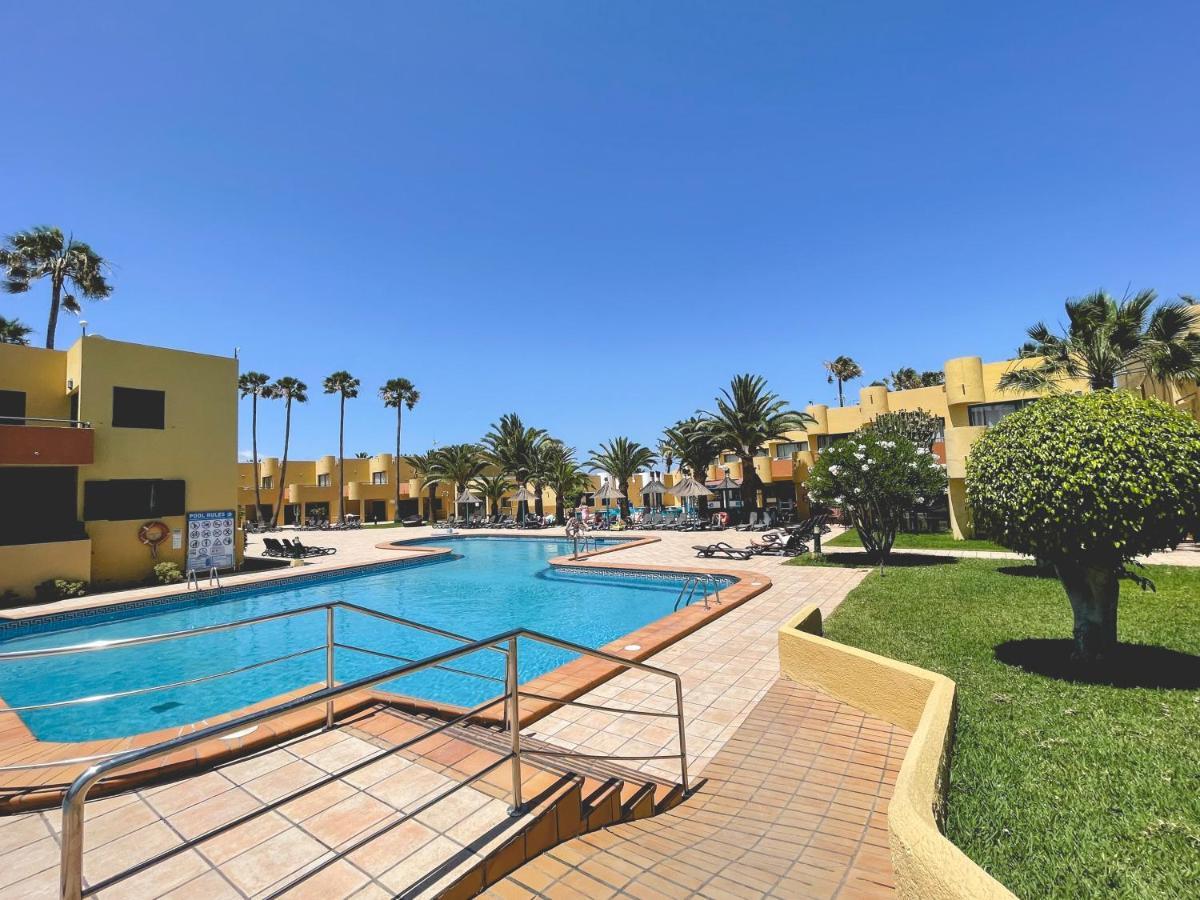 Seaside Apartment Corralejo : A Cozy Holiday Home In A Peaceful Well Located Green Complex Buitenkant foto