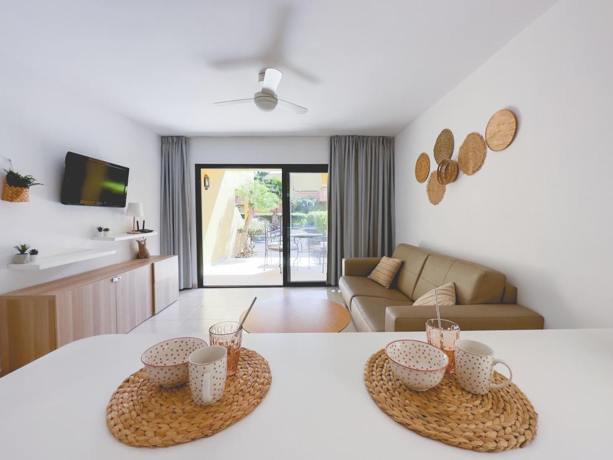 Seaside Apartment Corralejo : A Cozy Holiday Home In A Peaceful Well Located Green Complex Buitenkant foto